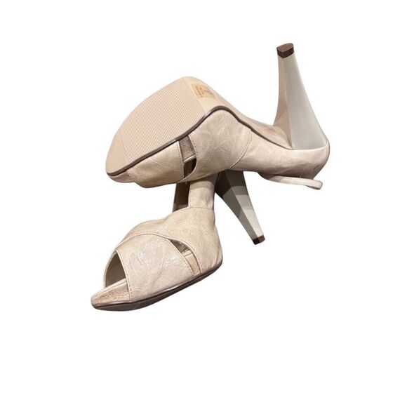 Delicious cream ankle strap heels size 9 - Picture 5 of 12